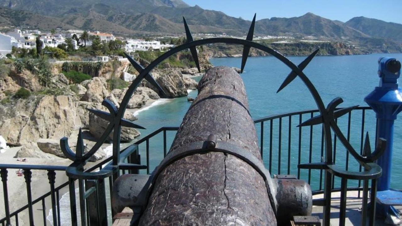 Soleado Apartamento En Nerja Bagian luar foto